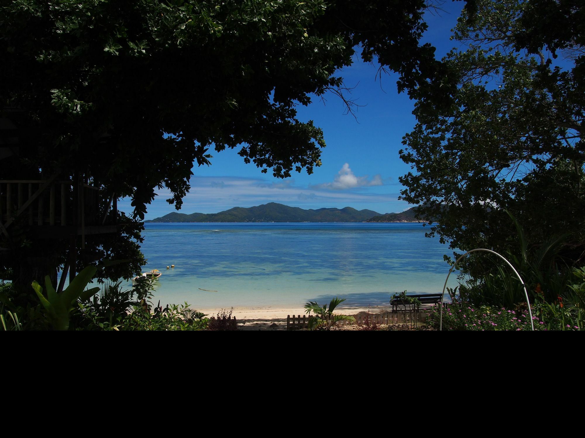 La Digue Luxury Beach & Spa Exterior photo